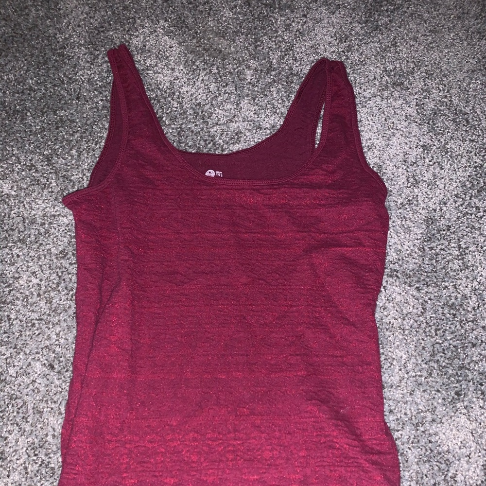 Burgundy fitted tank top